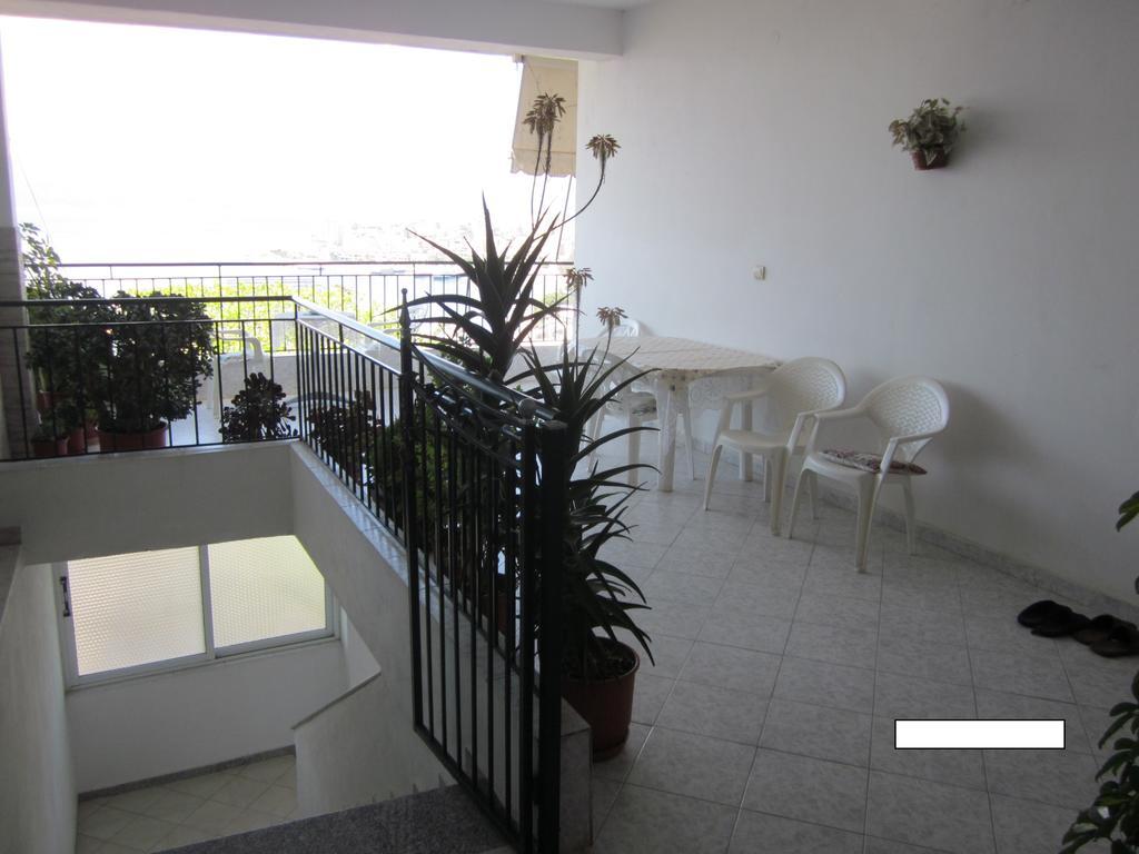 Guest House And Tavern Leo Saranda Dış mekan fotoğraf