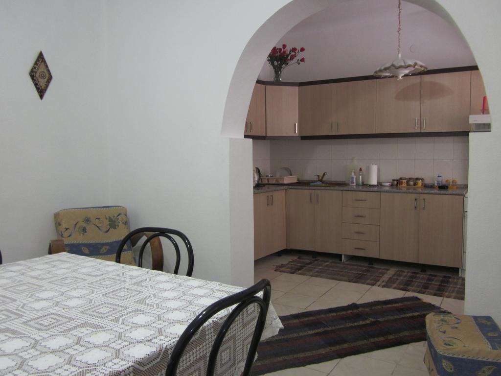 Guest House And Tavern Leo Saranda Dış mekan fotoğraf
